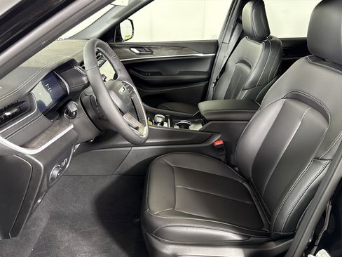 New 2025 Jeep Grand Cherokee Limited image 12