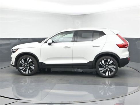 Used 2024 Volvo XC40 B5 Plus w/ Protection Package Premier image 5