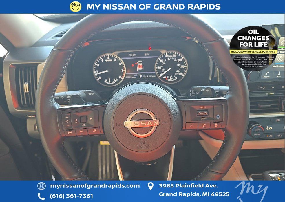 Used 2025 Nissan Pathfinder SL AWD/4WD image 7