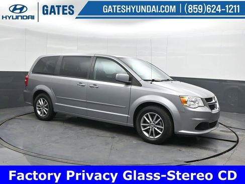 Used 2016 Dodge Grand Caravan SE image 4