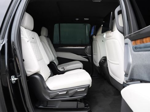 Certified 2025 Cadillac Escalade ESV Sport Platinum w/ LPO, ONYX Package image 25