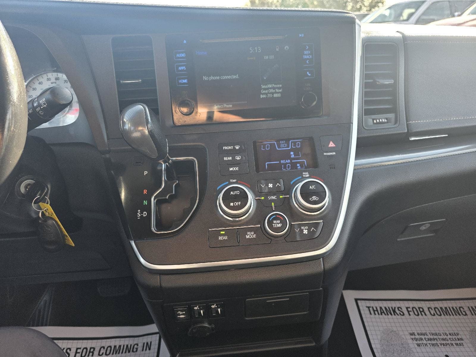 Used 2015 Toyota Sienna SE FWD image 11