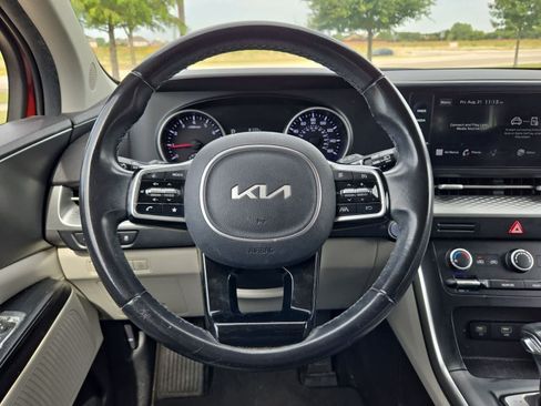 Used 2022 Kia Carnival LX FWD image 20