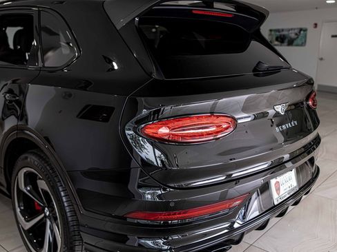 Used 2022 Bentley Bentayga image 14