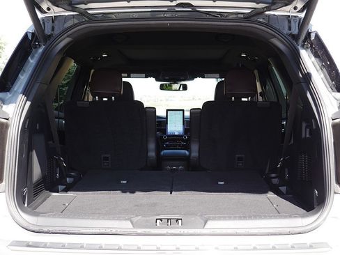 Used 2024 Ford Explorer Platinum w/ Technology Package AWD/4WD image 57