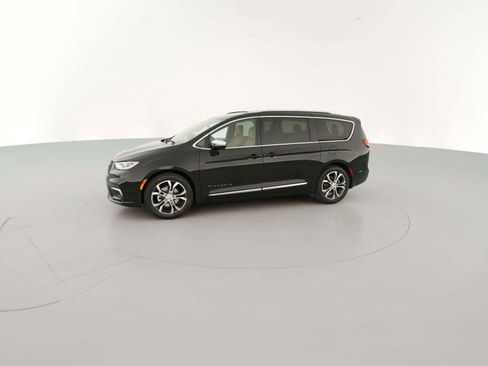 New 2026 Chrysler Pacifica Pinnacle image 5