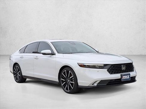 Used 2024 Honda Accord Touring image 3