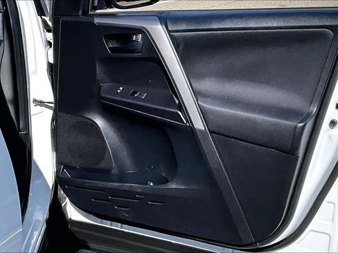 Certified 2016 Toyota RAV4 LE image 22