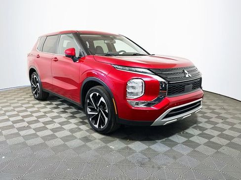 Used 2024 Mitsubishi Outlander SE image 1