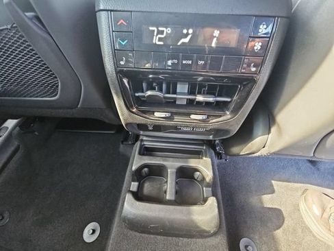 Used 2022 Jeep Grand Cherokee L Limited AWD/4WD image 23