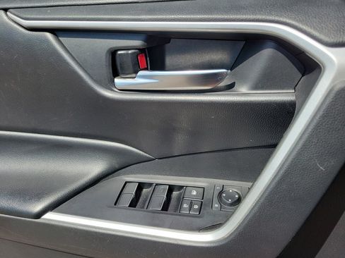 Used 2021 Toyota RAV4 XLE Premium FWD image 8