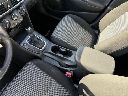 Used 2018 Hyundai Kona SE FWD image 13