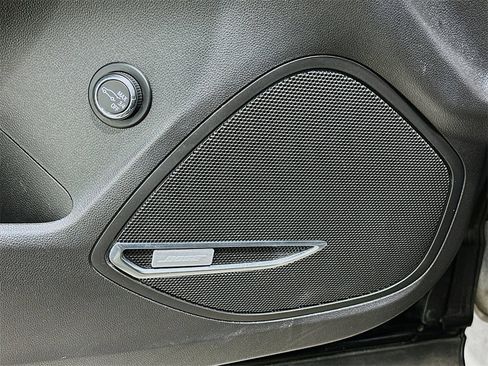 Used 2022 Buick Envision Essence w/ Technology Package I image 19