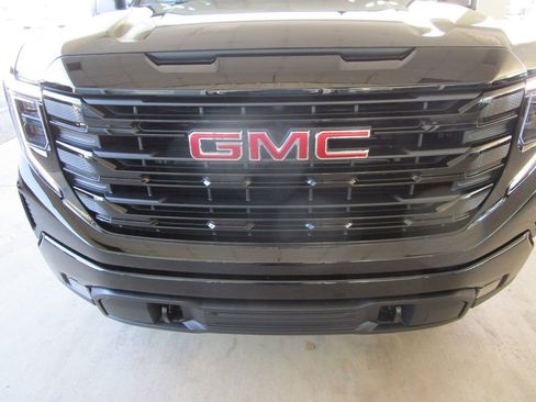 New 2026 GMC Sierra 1500 Elevation image 24