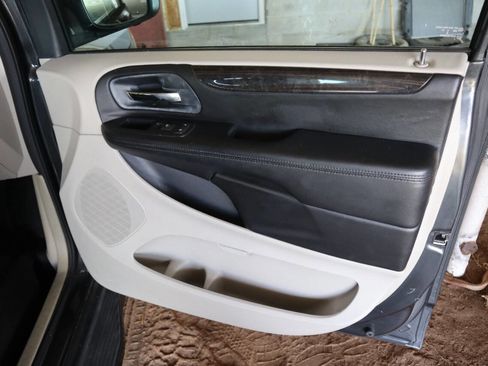 Used 2012 Dodge Grand Caravan American Value Package FWD image 36