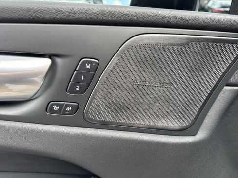 Used 2023 Volvo XC60 B5 Ultimate w/ Climate Package FWD image 19