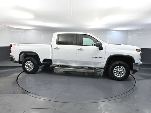 Used 2022 Chevrolet Silverado 2500 LT AWD/4WD image 4