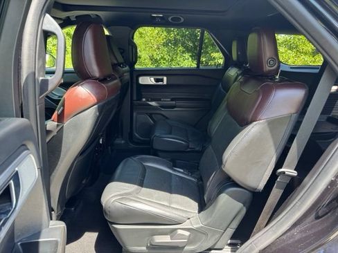 Used 2020 Ford Explorer Platinum w/ Premium Technology Package AWD/4WD image 13