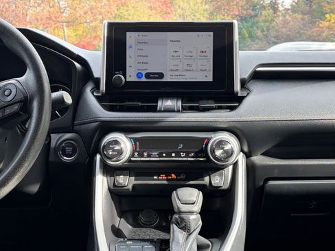 Used 2025 Toyota RAV4 XLE image 18