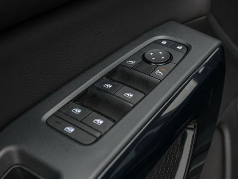 Used 2025 Nissan Pathfinder S image 15