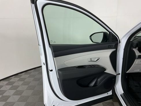 Used 2025 Hyundai Tucson Limited image 13