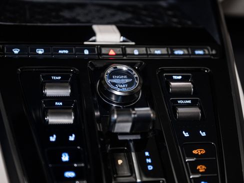 Used 2025 Aston Martin DBX 707 image 33