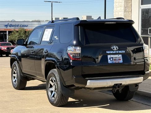 Used 2022 Toyota 4Runner TRD Off-Road image 5