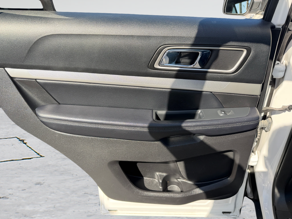 Used 2017 Ford Explorer XLT w/ Equipment Group 202A FWD image 41
