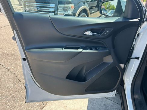 Used 2018 Chevrolet Equinox LT FWD image 14