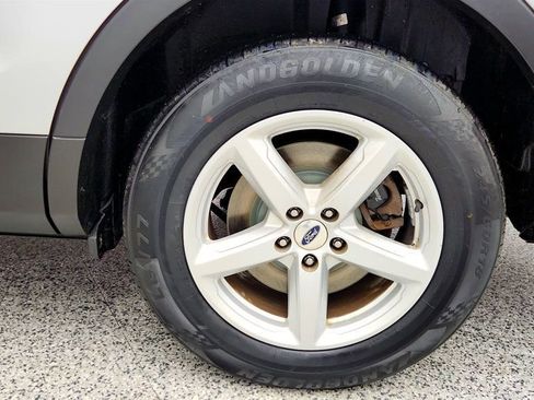 Used 2017 Ford Explorer XLT w/ Equipment Group 202A image 9