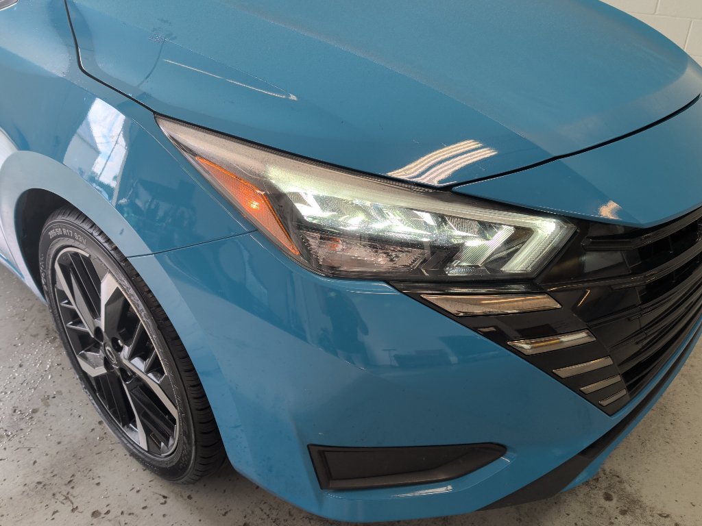 Used 2025 Nissan Versa SR FWD image 5