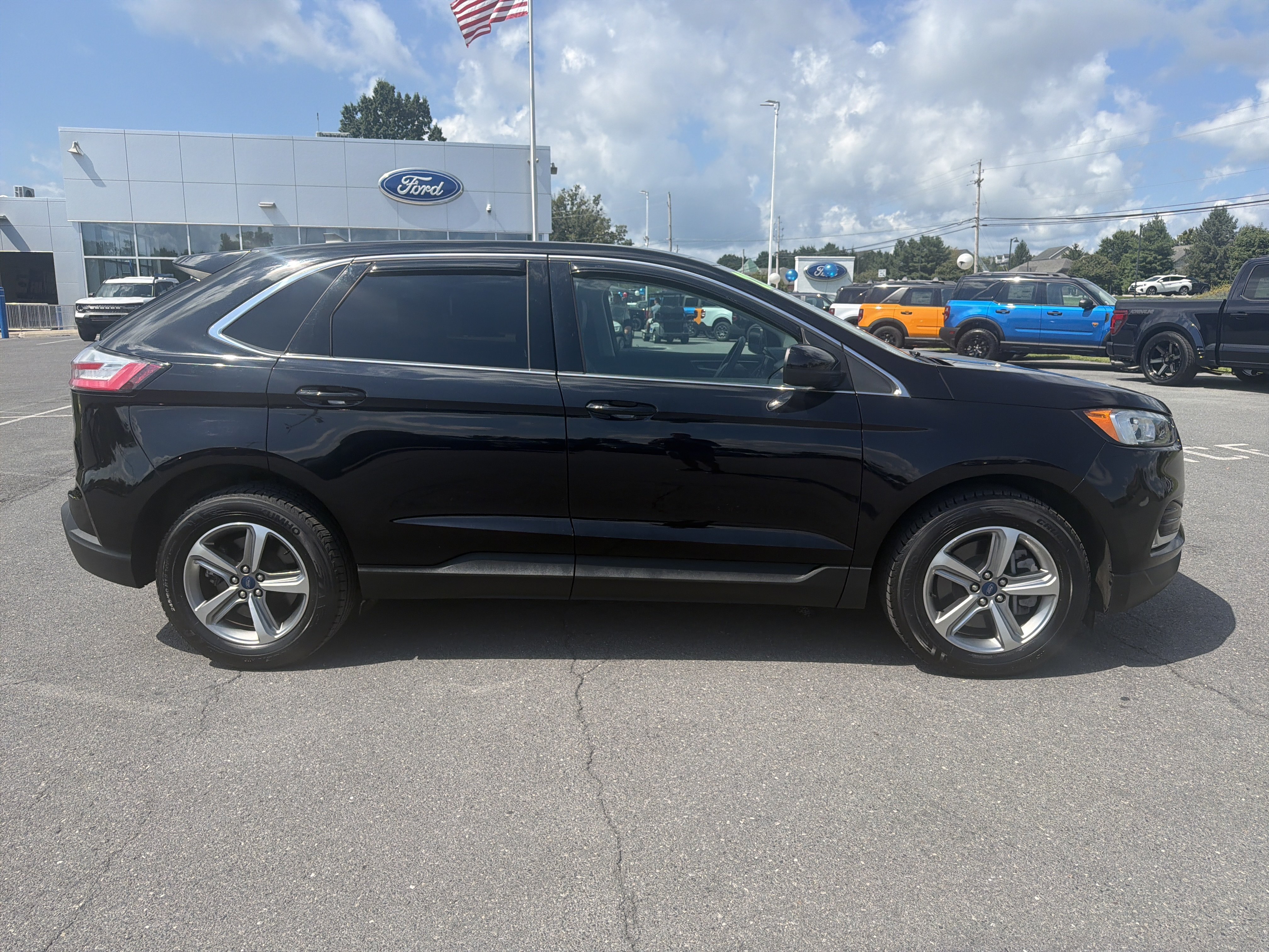 Used 2022 Ford Edge SEL w/ Convenience Package AWD/4WD image 2
