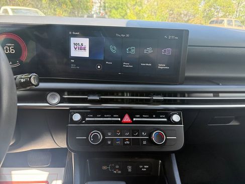 Used 2025 Hyundai Santa Cruz SE FWD image 23