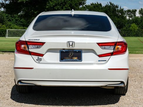Used 2018 Honda Accord EX image 11