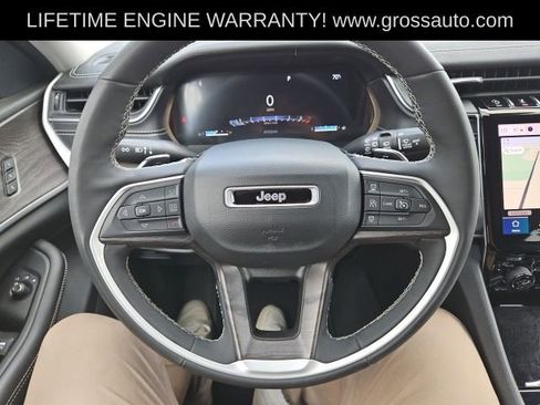 Used 2023 Jeep Grand Cherokee Limited w/ Luxury Tech Group II AWD/4WD image 19