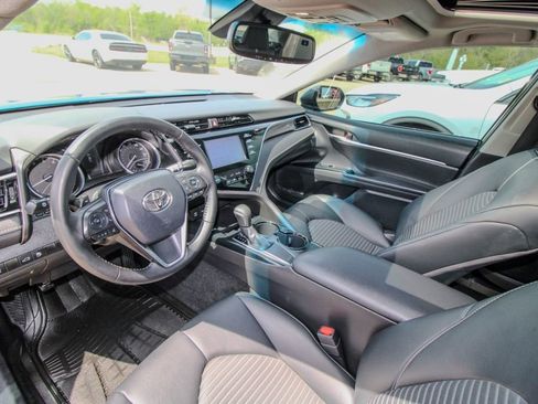 Used 2018 Toyota Camry SE w/ Moonroof Package image 16