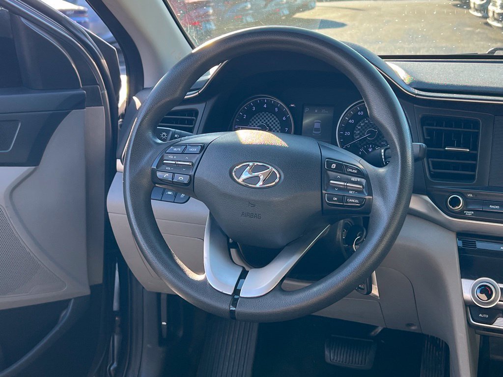 Used 2020 Hyundai Elantra SE FWD image 11