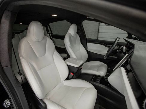 Used 2020 Tesla Model X Long Range AWD image 24