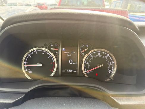 Used 2021 Toyota 4Runner Venture w/ Moonroof Package AWD/4WD image 10