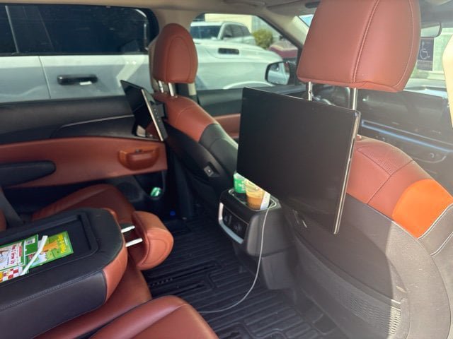Used 2025 Kia Carnival SX FWD image 10