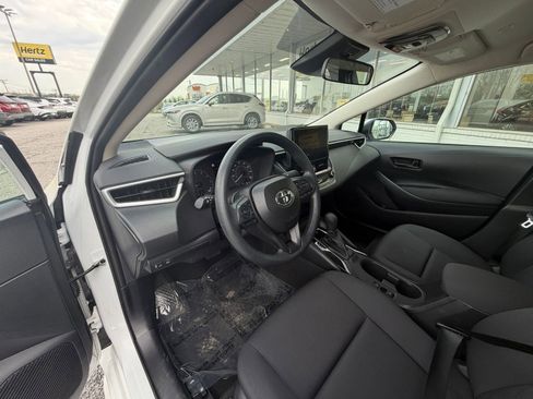 Used 2025 Toyota Corolla LE image 36