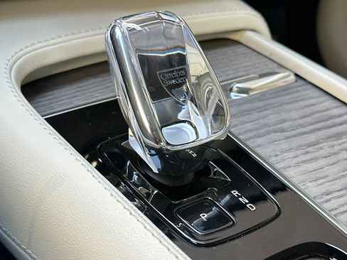 Used 2023 Volvo XC90 B6 Ultimate w/ Lounge Package image 26