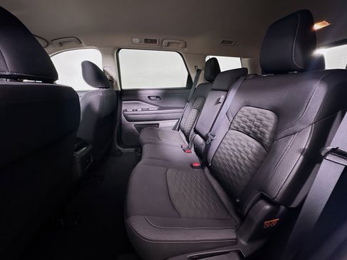 Used 2024 Nissan Pathfinder SV FWD image 27