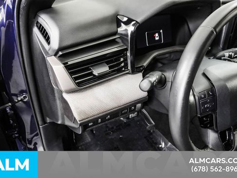 Used 2025 Toyota Camry SE image 31