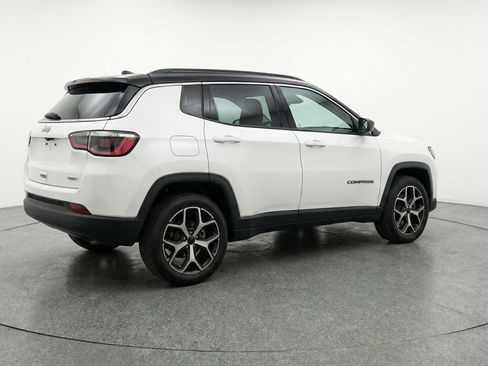 Used 2025 Jeep Compass Limited image 9