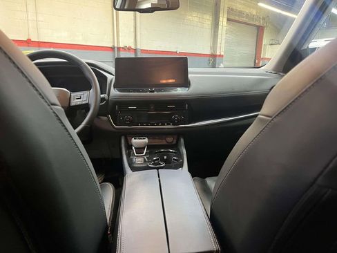 Used 2026 Nissan Rogue SL image 14