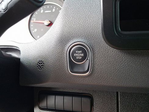 Used 2024 Mercedes-Benz Sprinter 2500 image 21