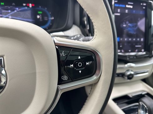 Used 2023 Volvo XC60 T8 Plus image 31