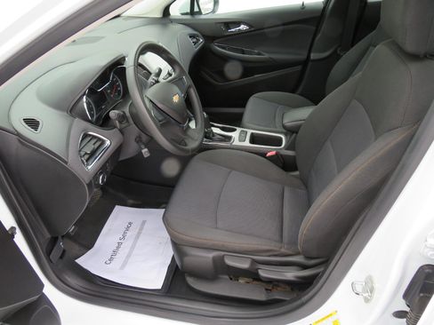 Used 2018 Chevrolet Cruze LS image 3