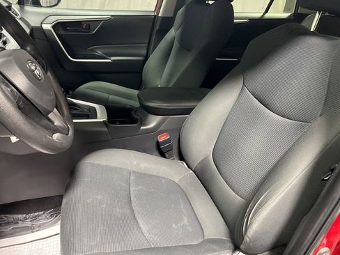 Used 2022 Toyota RAV4 LE image 17